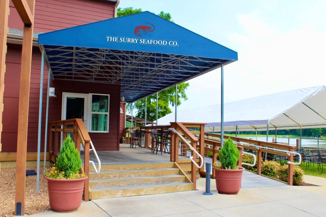 Surry Seafood Company Hotel Exterior photo