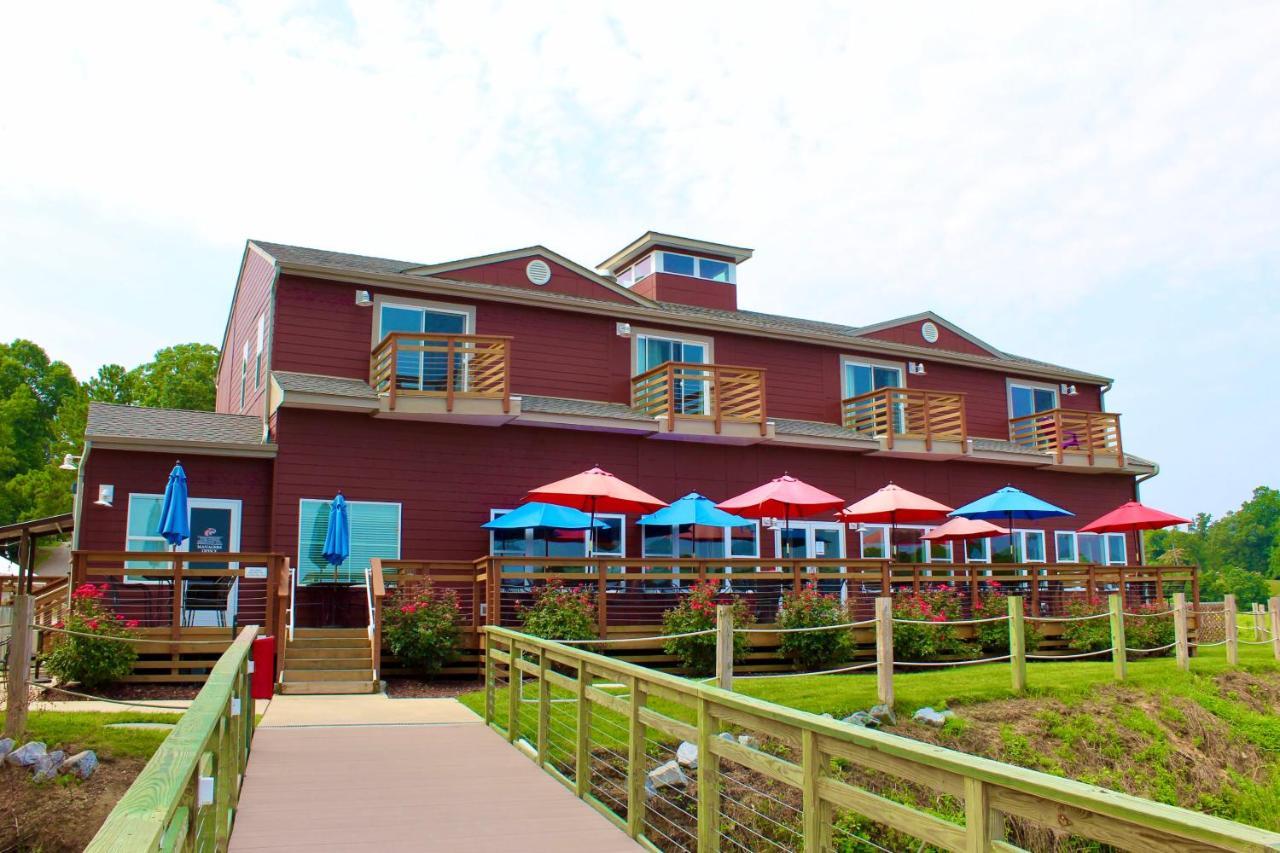 Surry Seafood Company Hotel Exterior photo